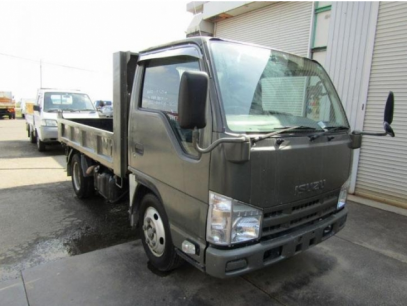 Isuzu ELF Truck