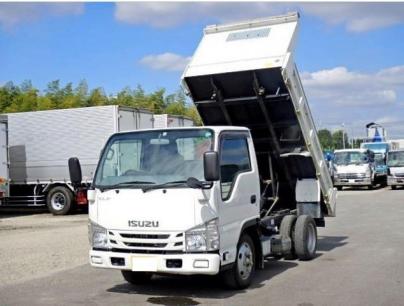 Isuzu ELF Truck