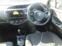 TOYOTA VITZ 2017