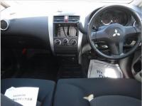 MITSUBISHI COLT 2011