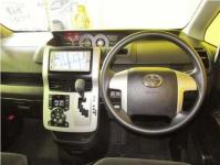 TOYOTA NOAH 2012