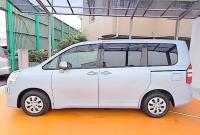 TOYOTA NOAH 2010