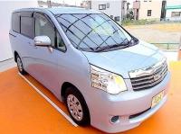 TOYOTA NOAH 2010