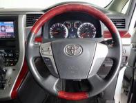 TOYOTA VELLFIRE 2010