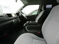 TOYOTA HIACE COMMUTER 2017