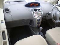 TOYOTA VITZ 2010