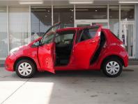 TOYOTA VITZ 2012