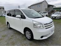 TOYOTA NOAH 2008