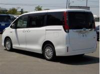 TOYOTA NOAH 2014