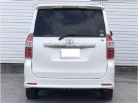 TOYOTA NOAH 2009