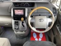 TOYOTA NOAH 2009