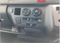 TOYOTA HIACE COMMUTER 2006