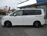 TOYOTA NOAH 2009