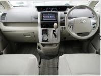 TOYOTA NOAH 2009
