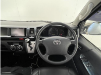 TOYOTA HIACE COMMUTER 2013