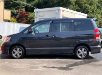 TOYOTA NOAH 2004