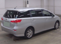 TOYOTA WISH 2010