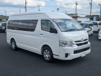 TOYOTA HIACE COMMUTER 2024