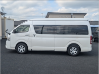 TOYOTA HIACE COMMUTER 2024