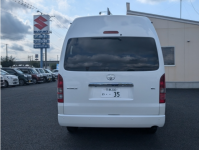 TOYOTA HIACE COMMUTER 2024