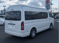 TOYOTA HIACE COMMUTER 2024