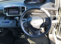 HONDA FREED SPIKE 2016