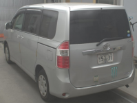 TOYOTA NOAH 2010