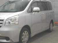 TOYOTA NOAH 2010