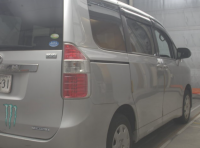 TOYOTA NOAH 2010