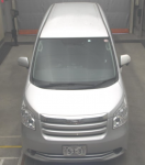 TOYOTA NOAH 2010