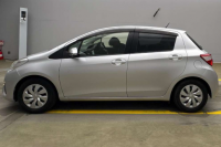 TOYOTA VITZ 2017