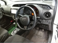 TOYOTA VITZ 2017