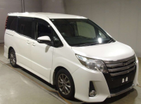 TOYOTA NOAH 2014