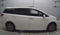 TOYOTA WISH 2011