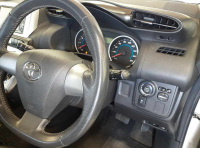 TOYOTA WISH 2011