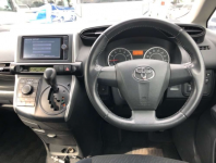 TOYOTA WISH 2010