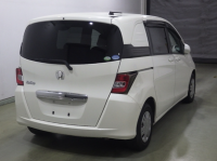 HONDA FREED SPIKE 2010