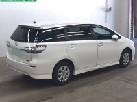 TOYOTA WISH 2015