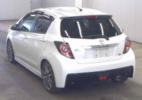 TOYOTA VITZ 2013