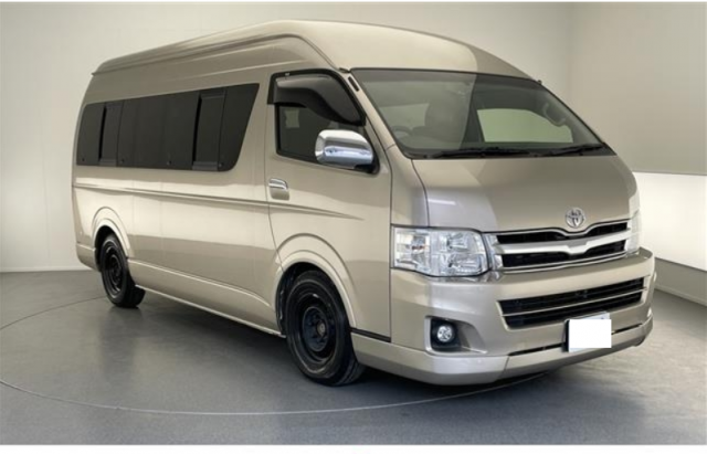 TOYOTA HIACE COMMUTER 2013