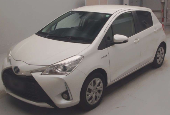 TOYOTA VITZ 2017